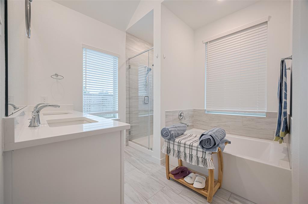 213 Trapper Creek Drive, Conroe, Texas image 21