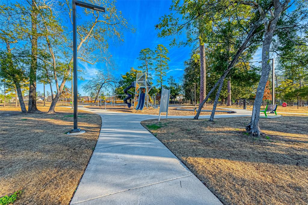 213 Trapper Creek Drive, Conroe, Texas image 30