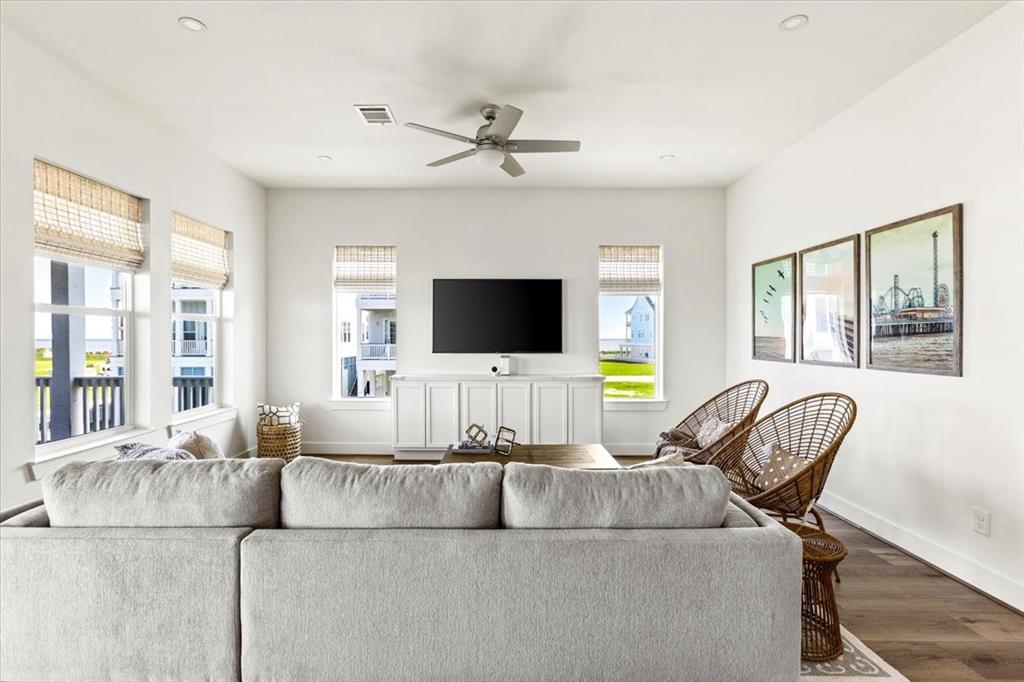 3843 Ohana Ln Lane, Galveston, Texas image 9