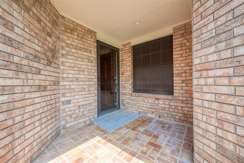 714 E Country Grove Circle, Pearland, Texas image 4