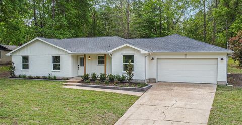 415 W Lake Drive, Livingston, TX 77351 - #: 7267878