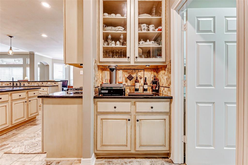 1011 Mahogany Run Drive, Katy, Texas image 10