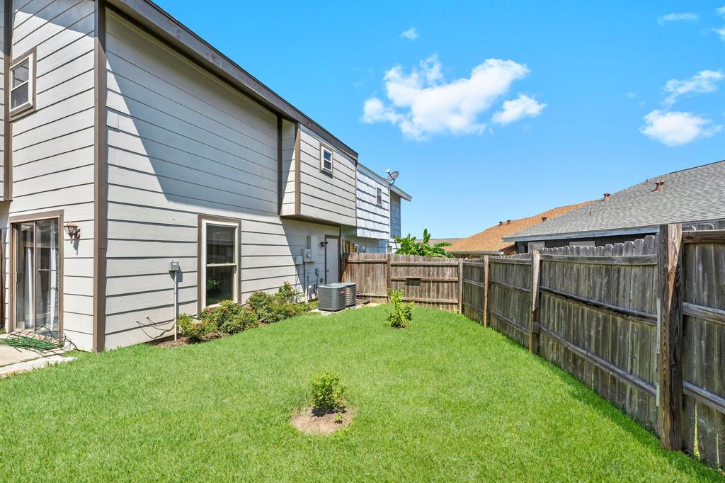 118 April Point Drive, Conroe, Texas image 16