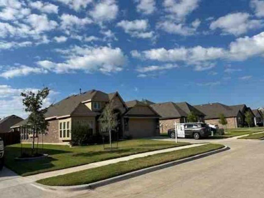 1312 Elk Ridge Drive, Crowley, Texas image 2