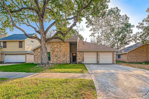 Single Family Residence in Highlands TX 314 Enfield Drive.jpg