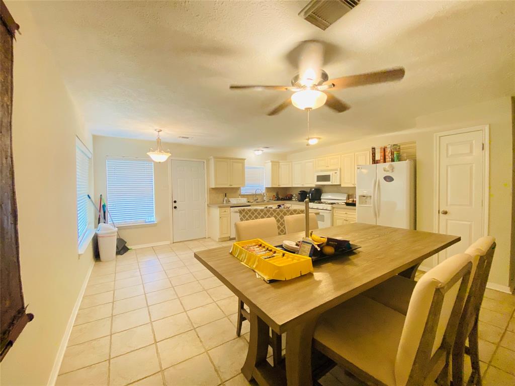 4710 Linden Place, Pearland, Texas image 7