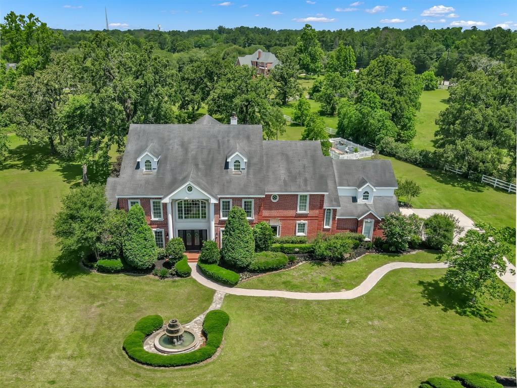 15203 Wildwood Circle