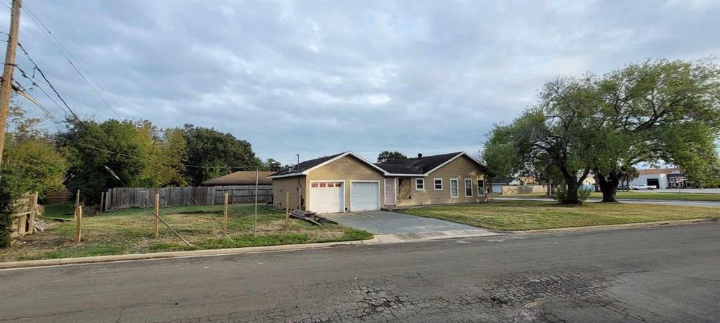 812 W Sterling Street, Baytown, Texas image 5