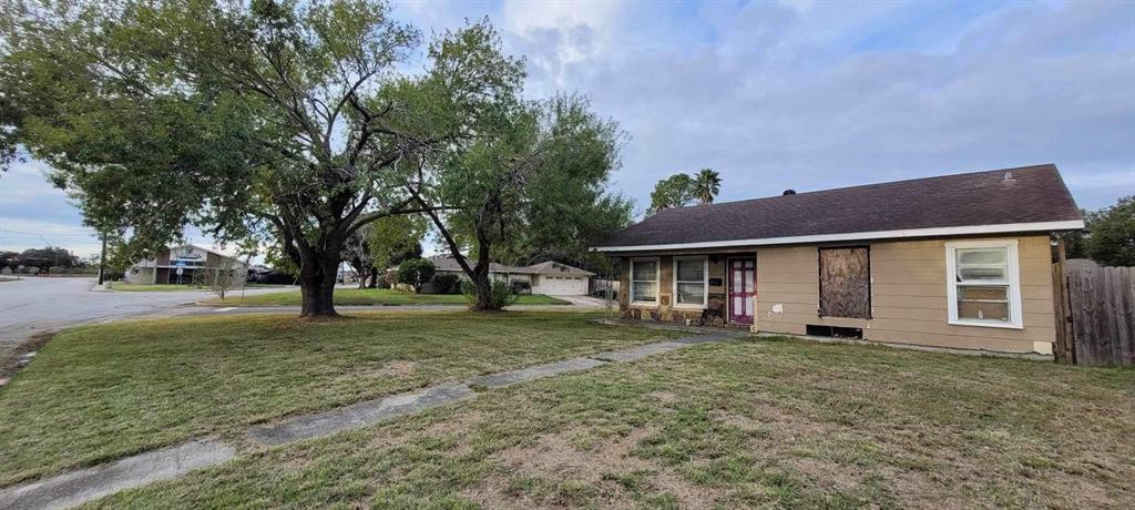 812 W Sterling Street, Baytown, Texas image 1