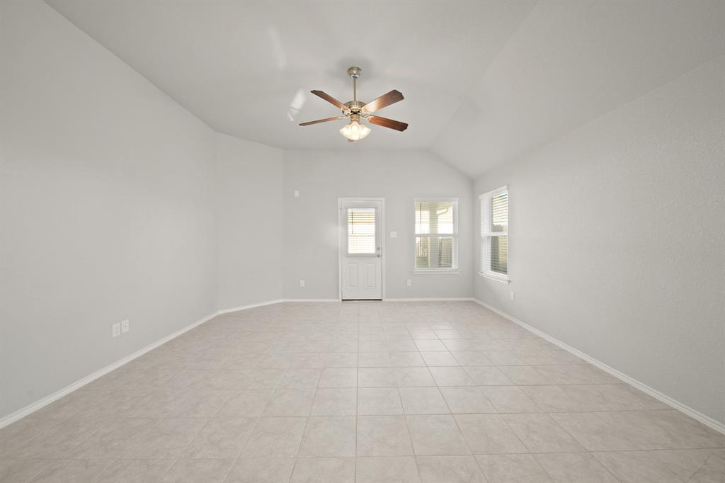 5198 Dry Hollow Drive, Alvin, Texas image 13