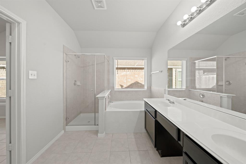 5198 Dry Hollow Drive, Alvin, Texas image 18
