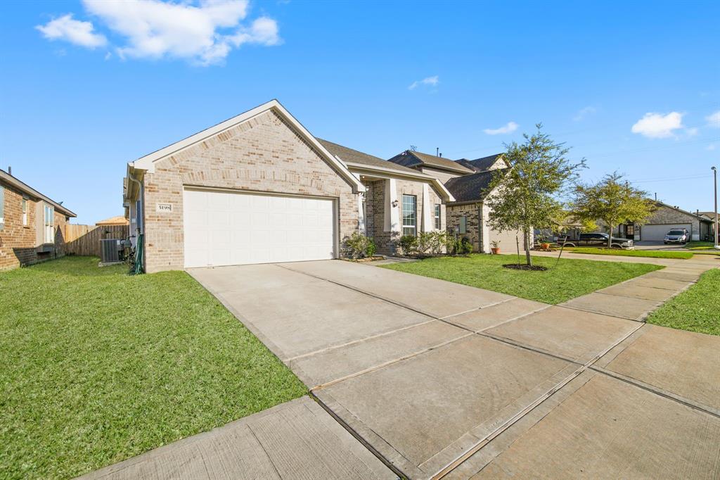 5198 Dry Hollow Drive, Alvin, Texas image 3