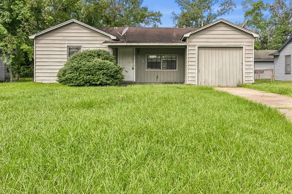 2228 Norwood Drive, Orange, Texas image 2