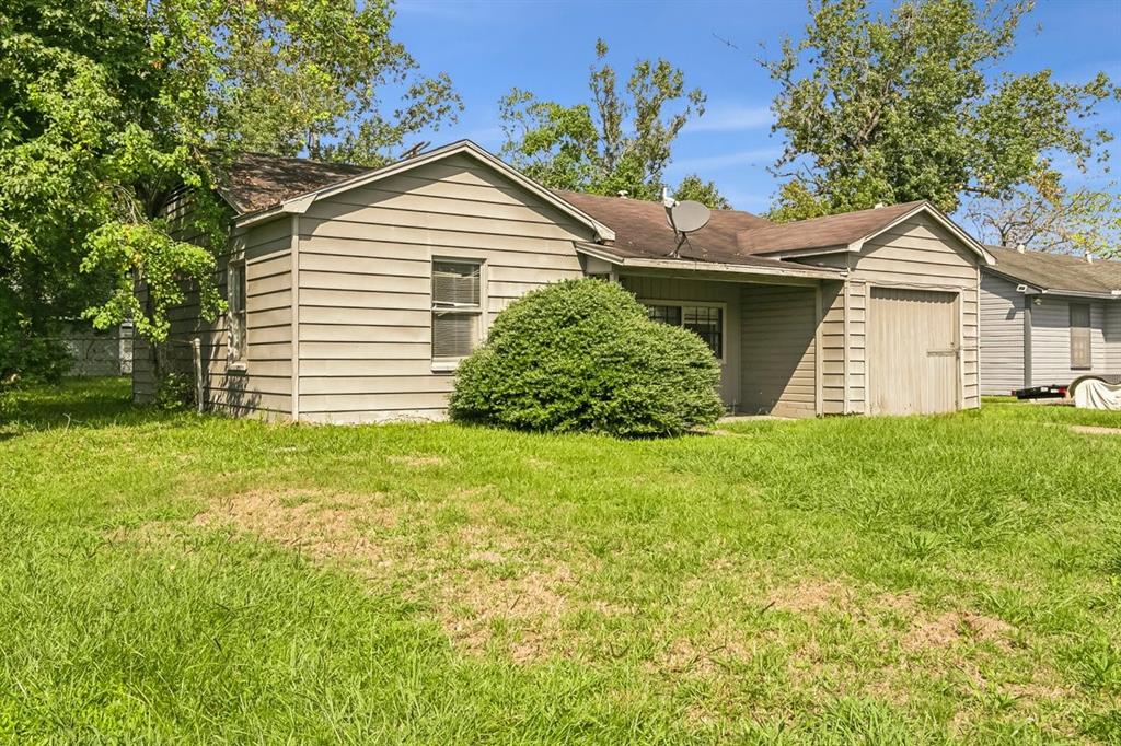 2228 Norwood Drive, Orange, Texas image 4