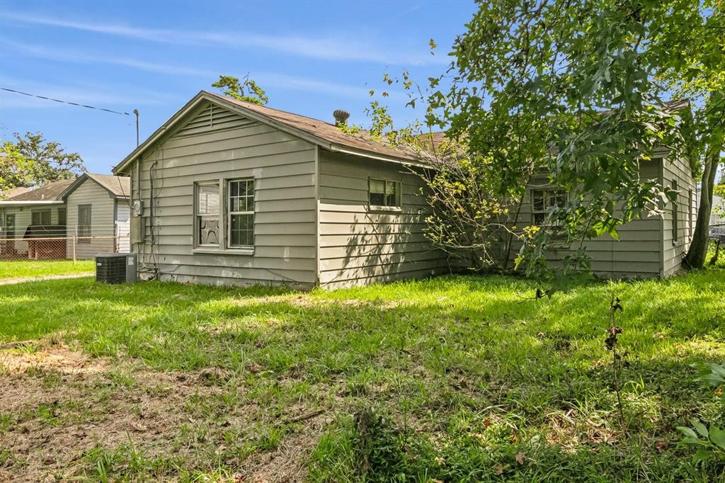 2228 Norwood Drive, Orange, Texas image 16