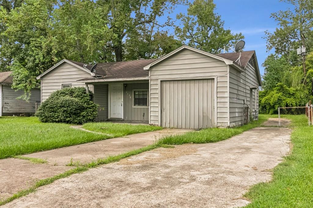 2228 Norwood Drive, Orange, Texas image 1