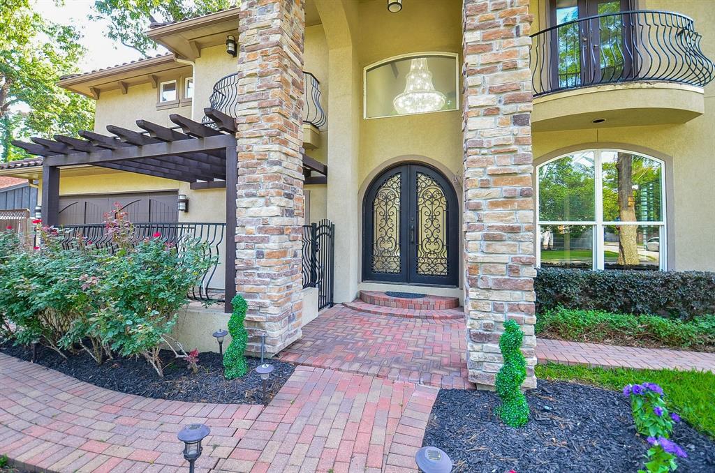 1402 Lynnview Drive