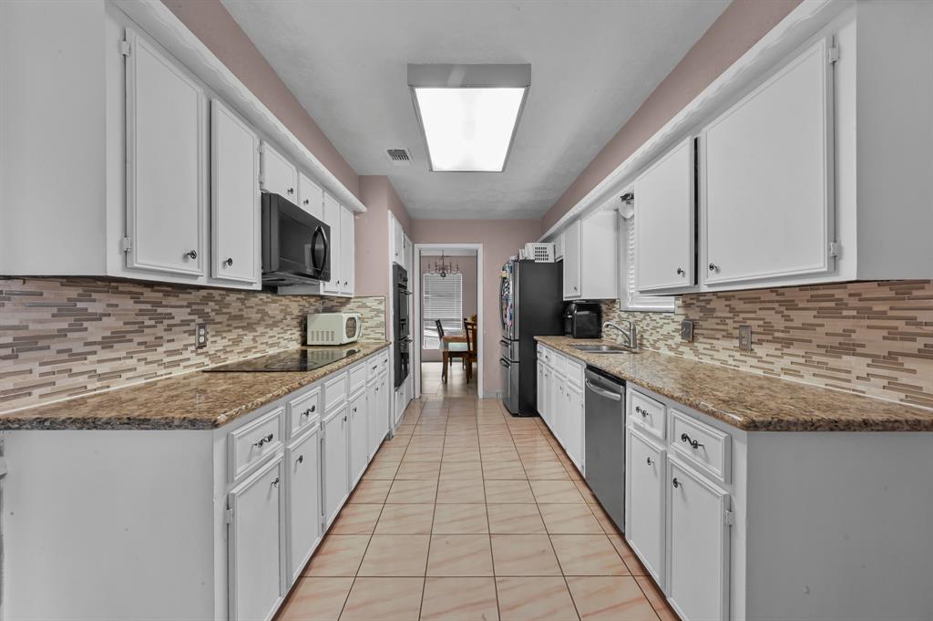 2611 Fern Hill Drive, Spring, Texas image 10
