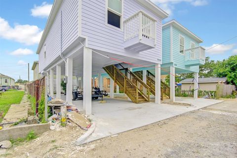 Single Family Residence in Galveston TX 5614 Avenue P 1/2.jpg