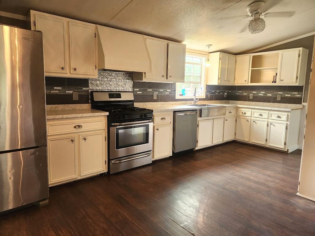 5826 W 2nd Street, Sheridan, Texas image 6