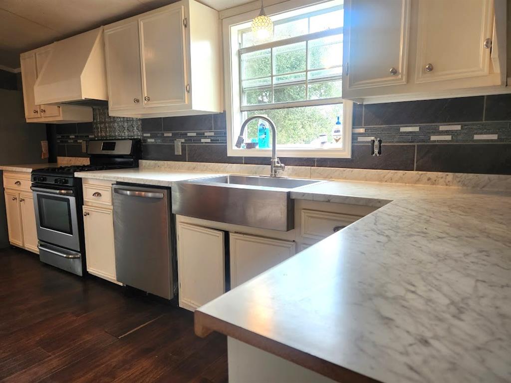 5826 W 2nd Street, Sheridan, Texas image 5