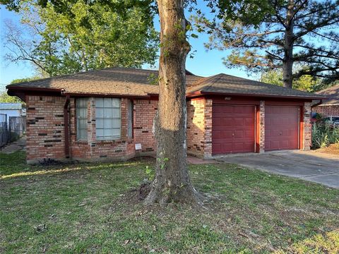 A home in South Houston