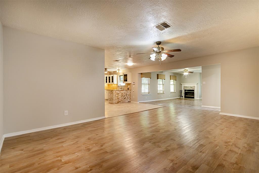 2105 Meadow Lark Lane, La Porte, Texas image 4