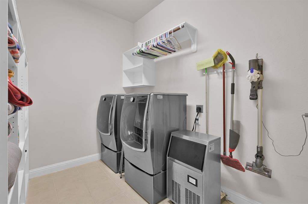 9103 Lacombe Lane, Tomball, Texas image 32
