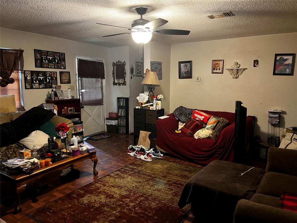940 Lucky Street, Houston, Texas image 2