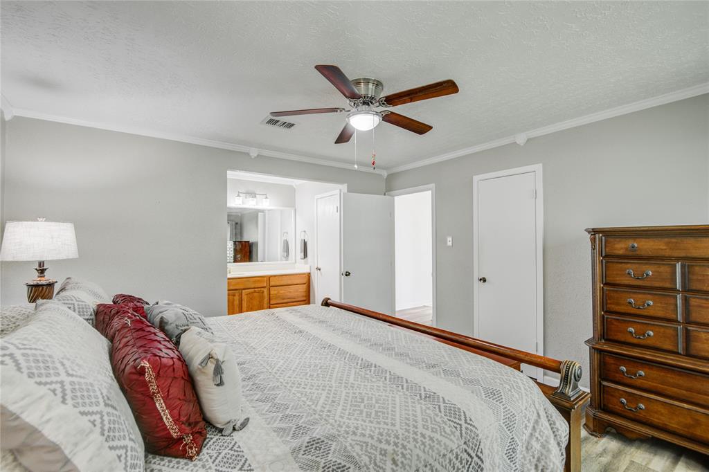 303 Forest Hills Drive, League City, Texas image 33