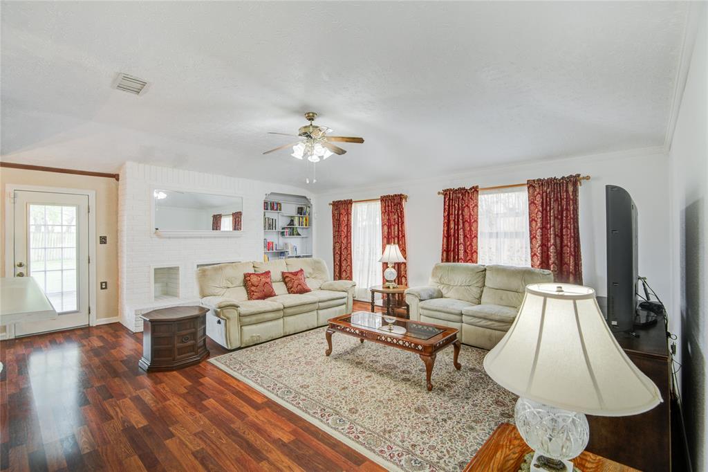 303 Forest Hills Drive, League City, Texas image 14