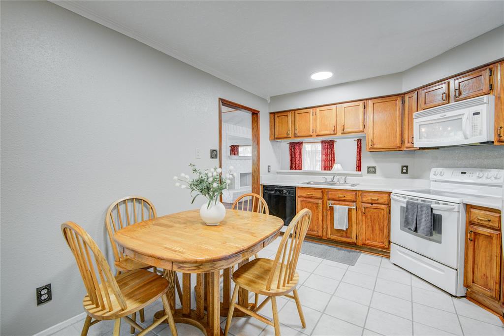 303 Forest Hills Drive, League City, Texas image 5