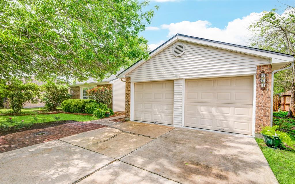 303 Forest Hills Drive, League City, Texas image 9