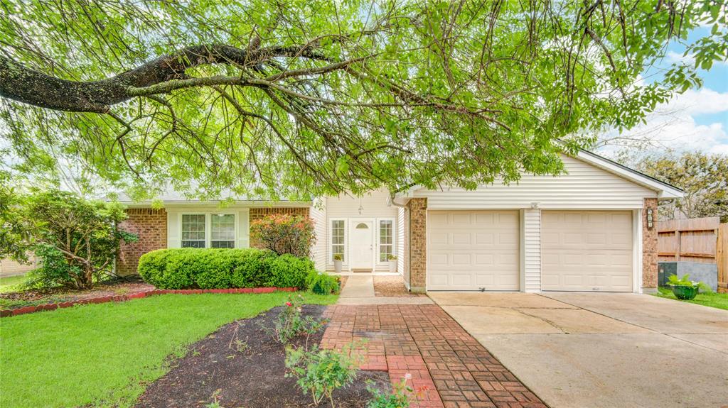 303 Forest Hills Drive, League City, Texas image 1