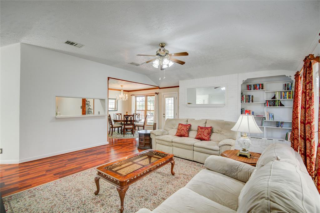 303 Forest Hills Drive, League City, Texas image 6