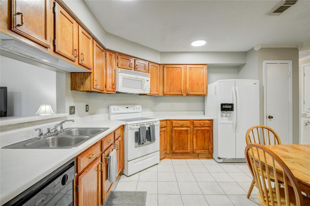 303 Forest Hills Drive, League City, Texas image 22