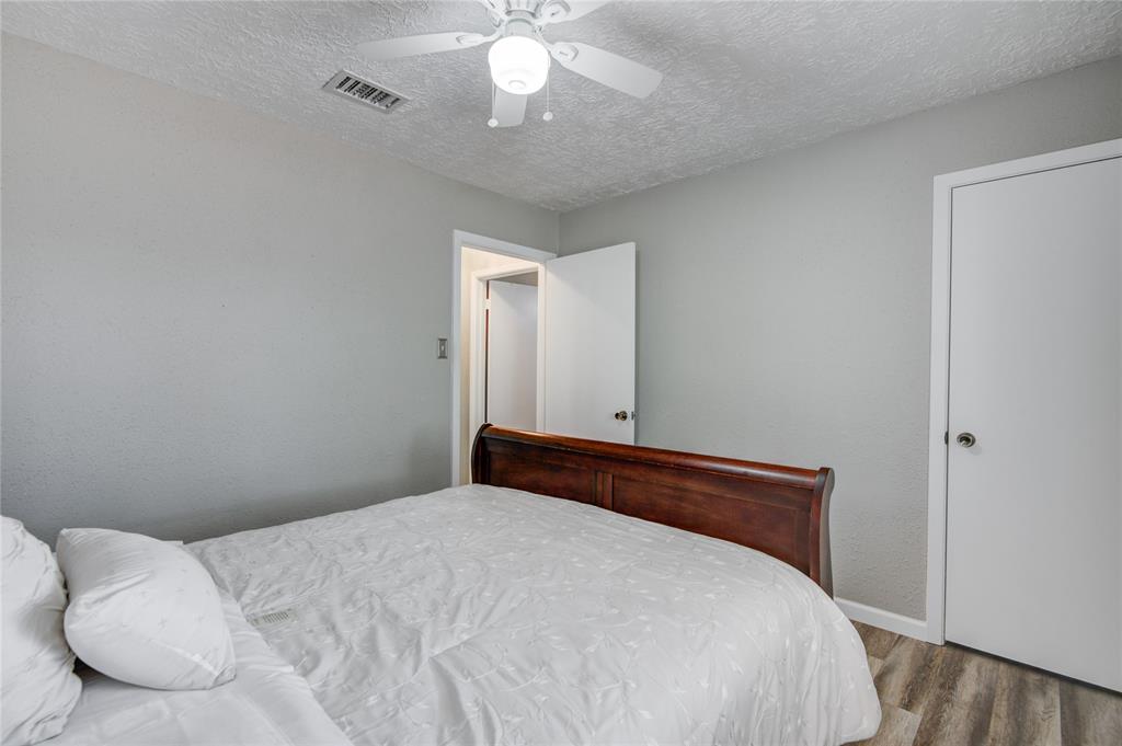 303 Forest Hills Drive, League City, Texas image 26