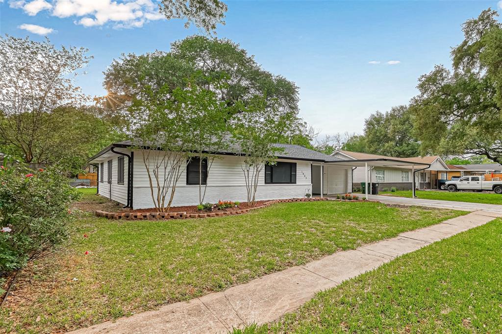 1905 Coulcrest Drive
