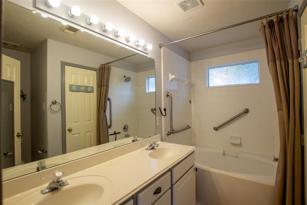1610 Trail Forest Court, Houston, Texas image 17