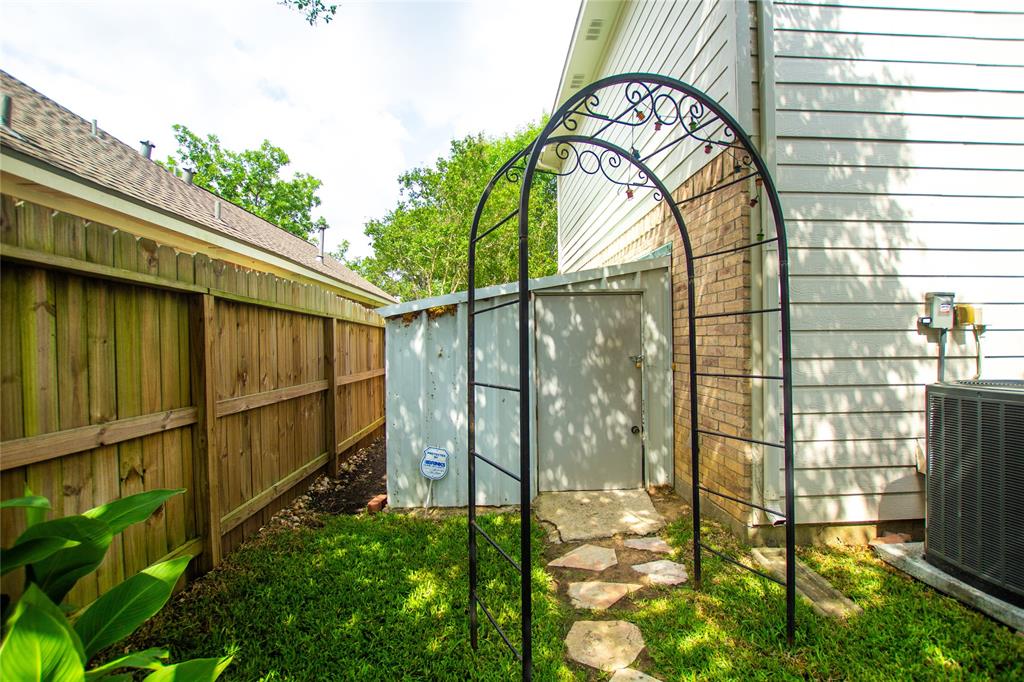 1610 Trail Forest Court, Houston, Texas image 39