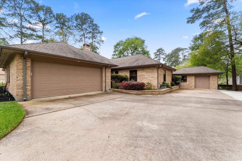 514 Sandy Oaks Drive, Huntsville, Texas image 5