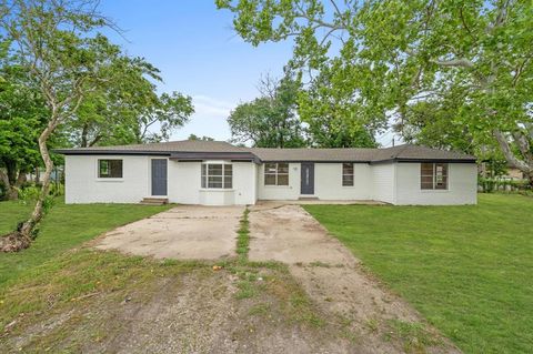 Single Family Residence in Brazoria TX 208 Henderson Street.jpg