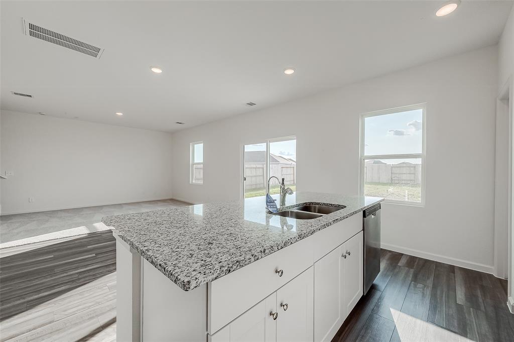 5811 Capri Forest Drive, Katy, Texas image 6