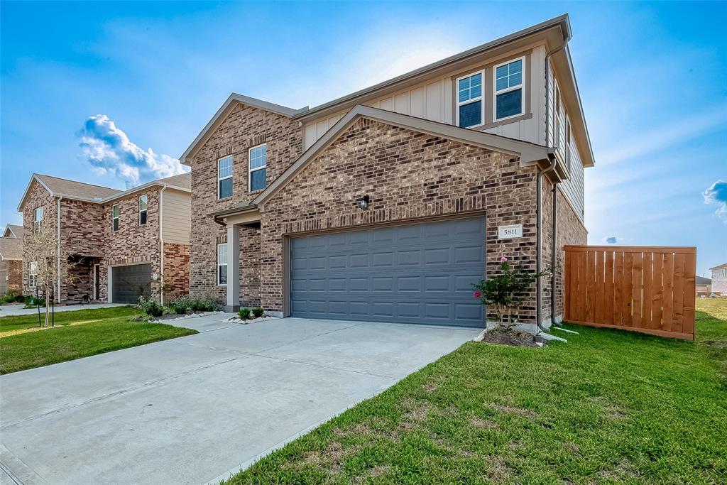 5811 Capri Forest Drive, Katy, Texas image 2