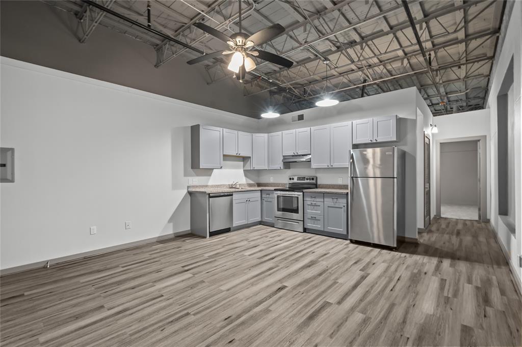 612 W Texas Avenue 201