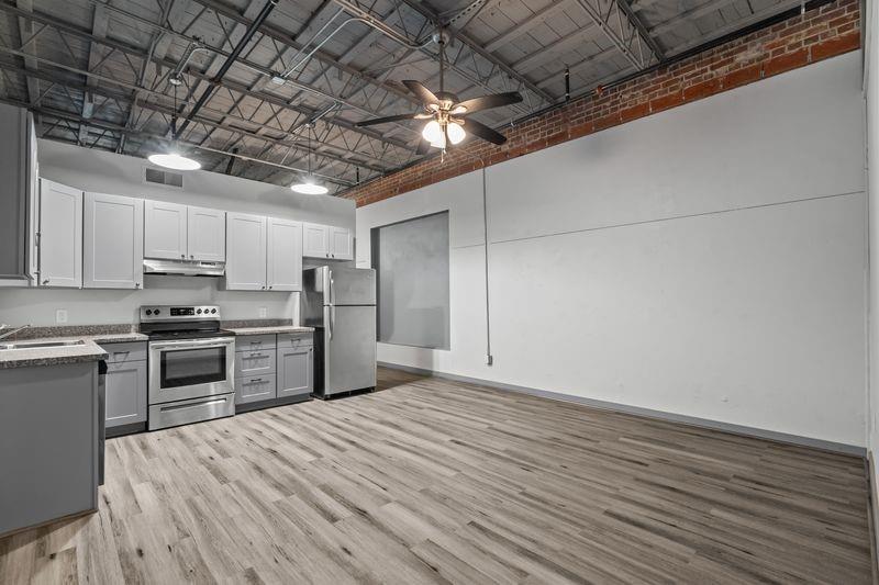 612 W Texas Avenue 201