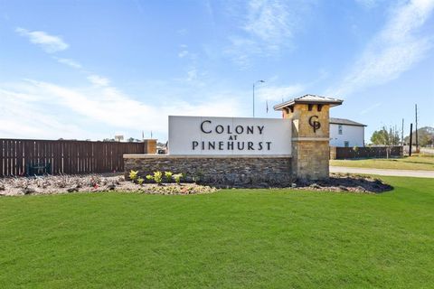 Single Family Residence in Pinehurst TX 4531 Pinehurst Trace Drive.jpg
