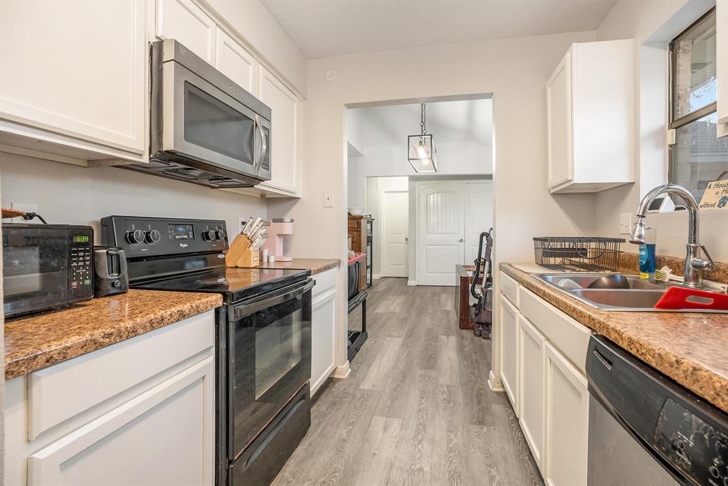 25615 Running Water Drive, Huffman, Texas image 10