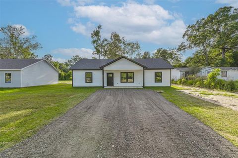 Photo of 106 County Road 3704, Splendora, TX 77372 (MLS # 98149747)