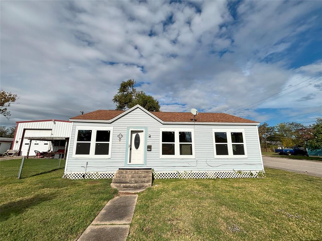 902 W 4th Street, Freeport, Texas image 1